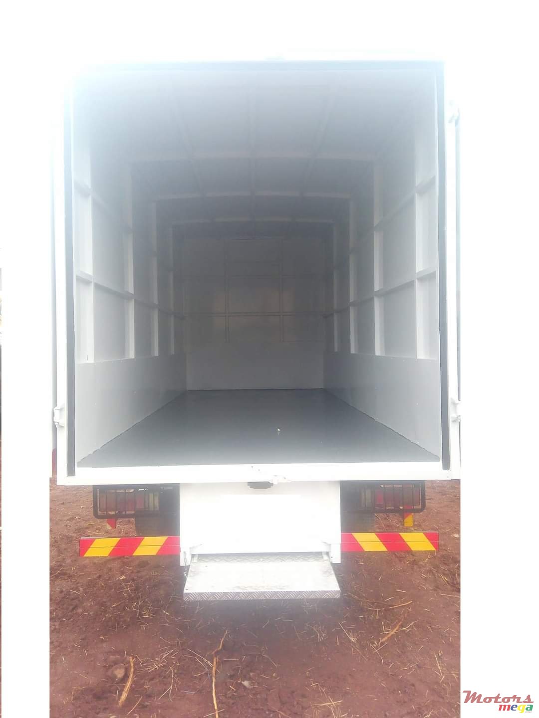 2008' Nissan Nissan cabstar photo #2