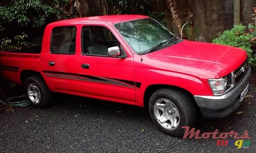 1998' Toyota Hilux 2x4 photo #2