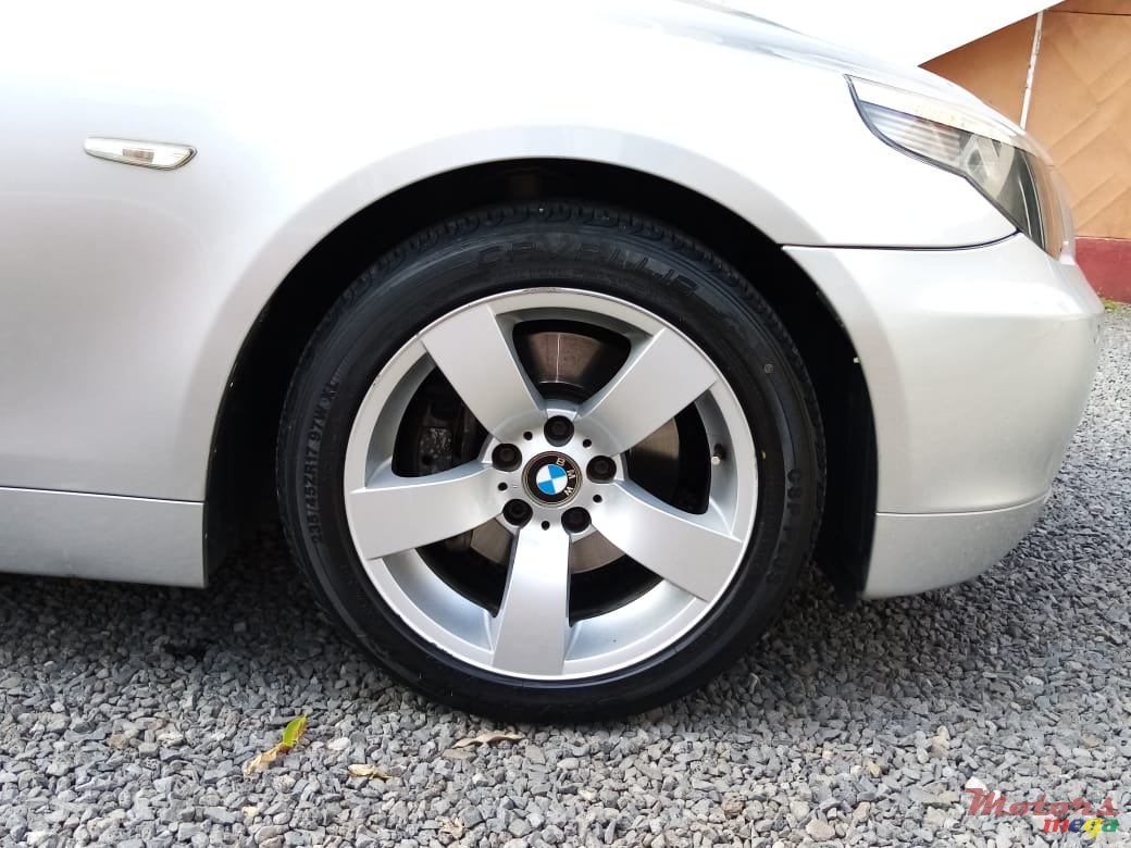 2005' BMW 525 M5 photo #6