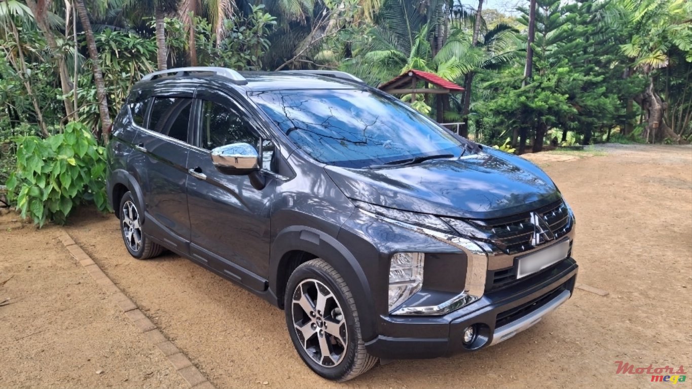 2021' Mitsubishi photo #2