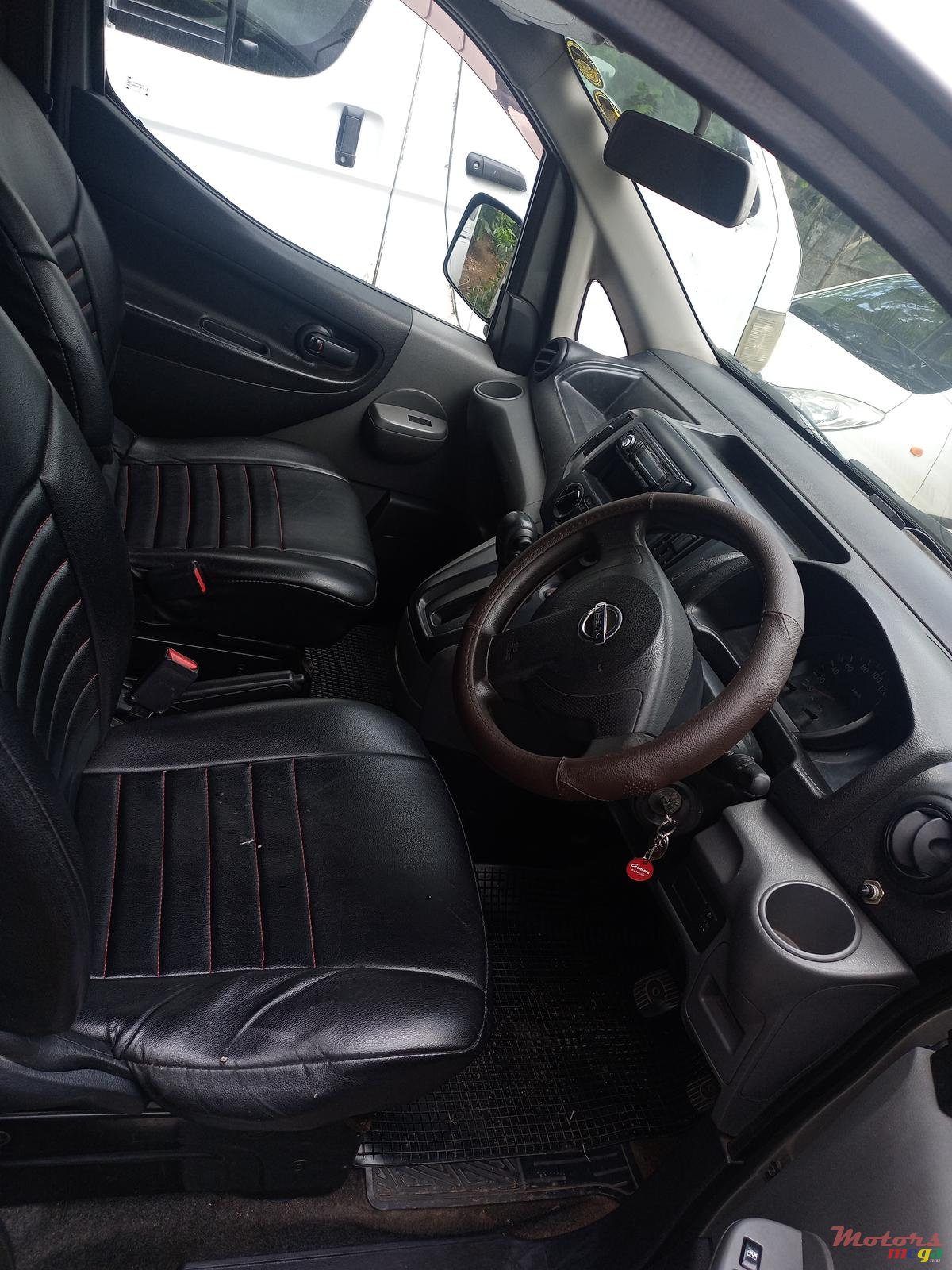 2011' Nissan NV photo #6