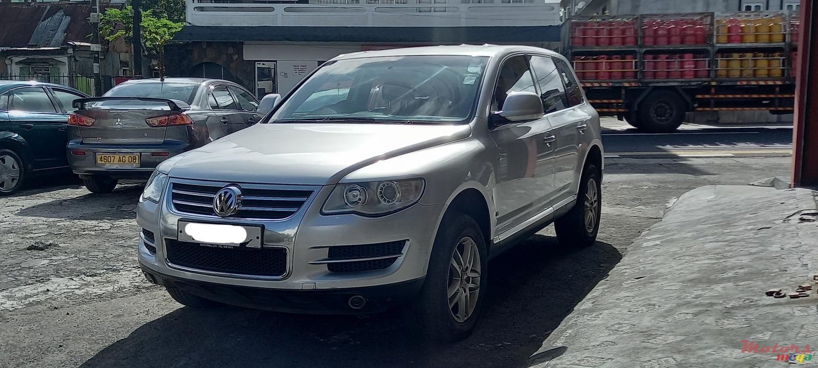 2008' Volkswagen Touareg photo #2