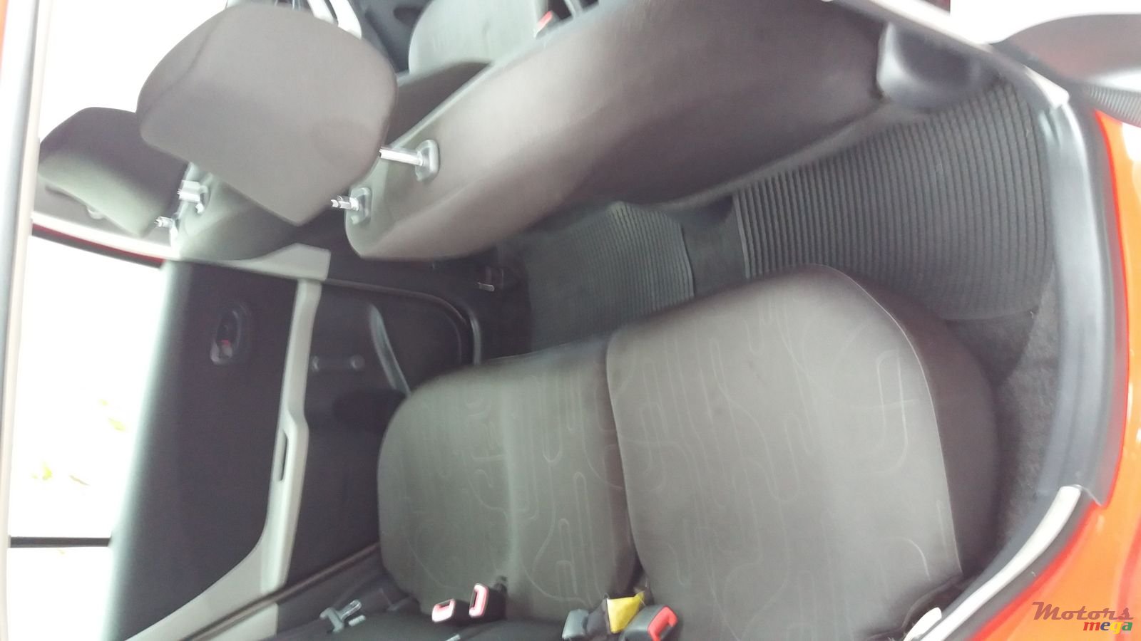 2009' Toyota Yaris photo #3