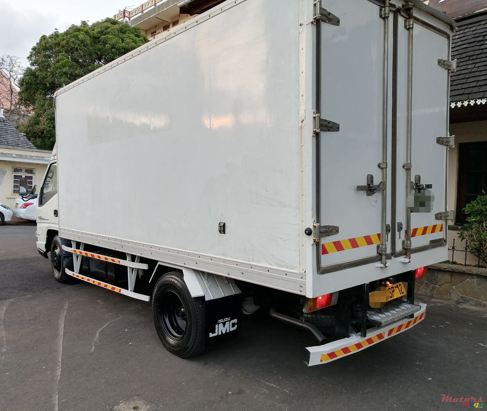 2012' Isuzu photo #2