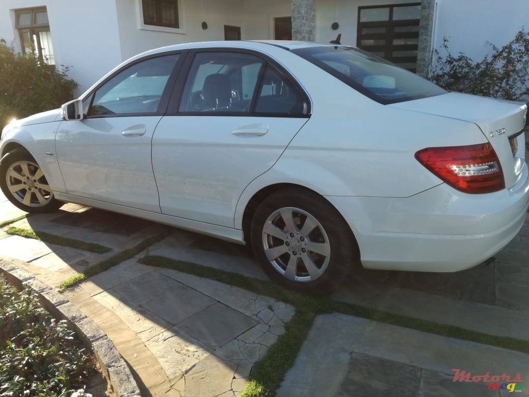 2011' Mercedes-Benz C-Class photo #4