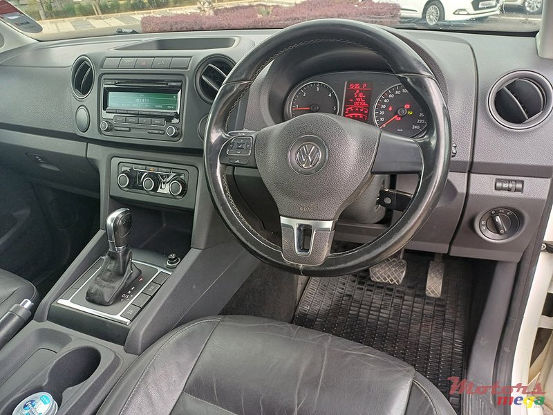 2014' Volkswagen Amarok TDI 4Motion photo #7