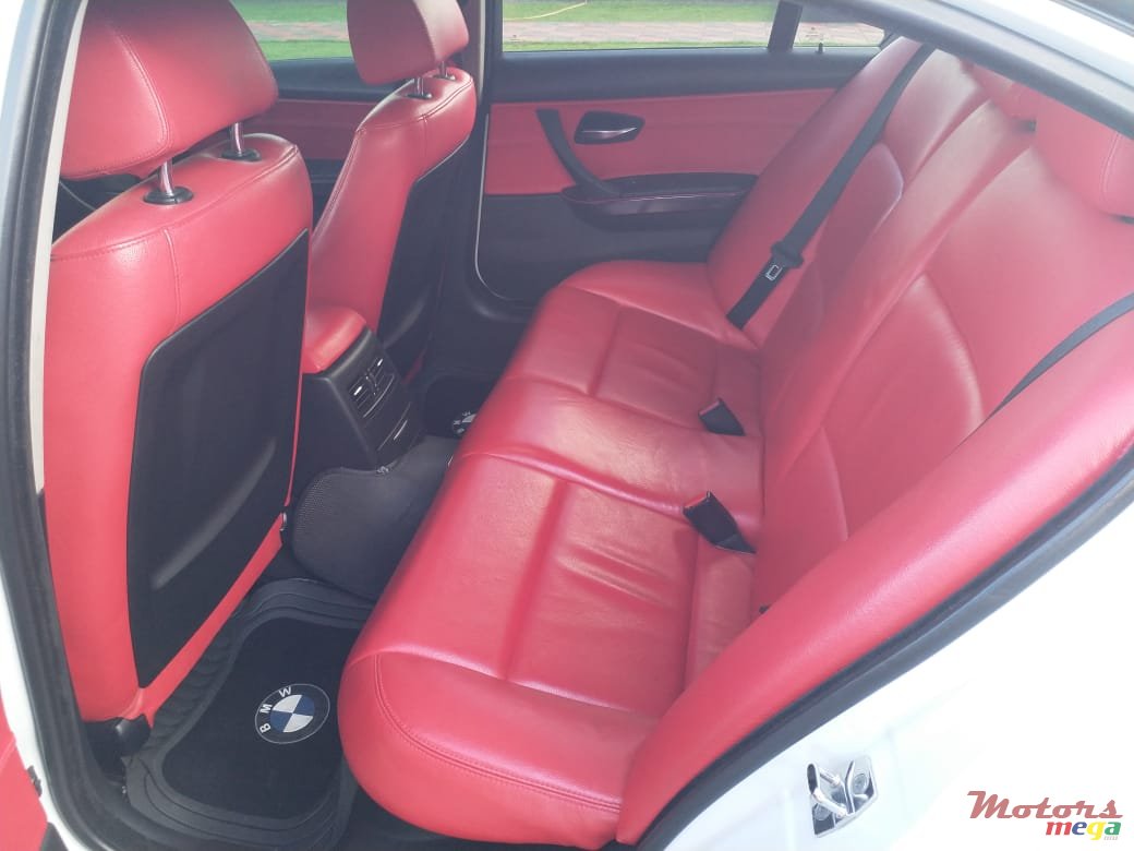 2009' BMW 318 photo #6