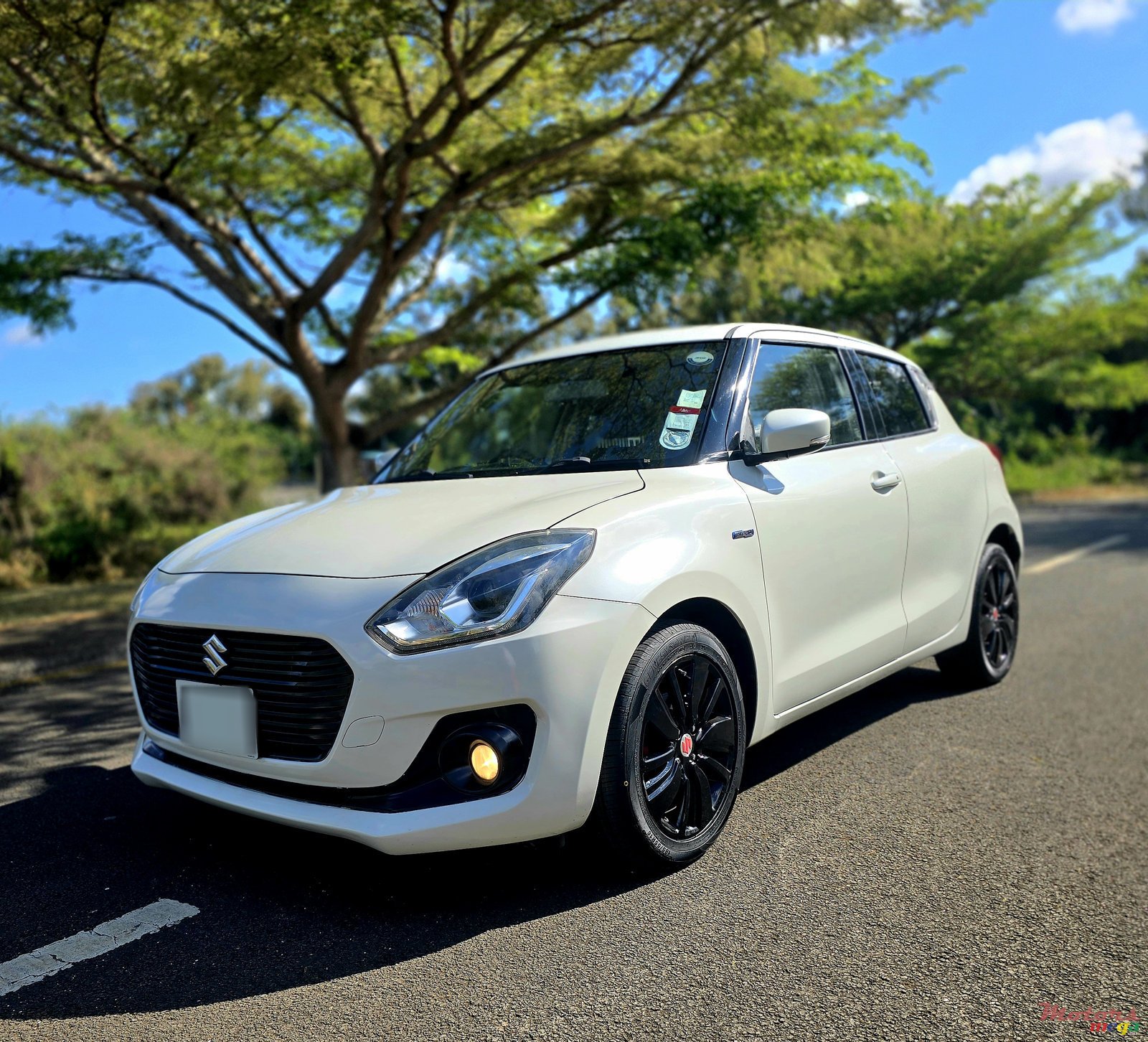 2017' Suzuki Swift Special Edition photo #3