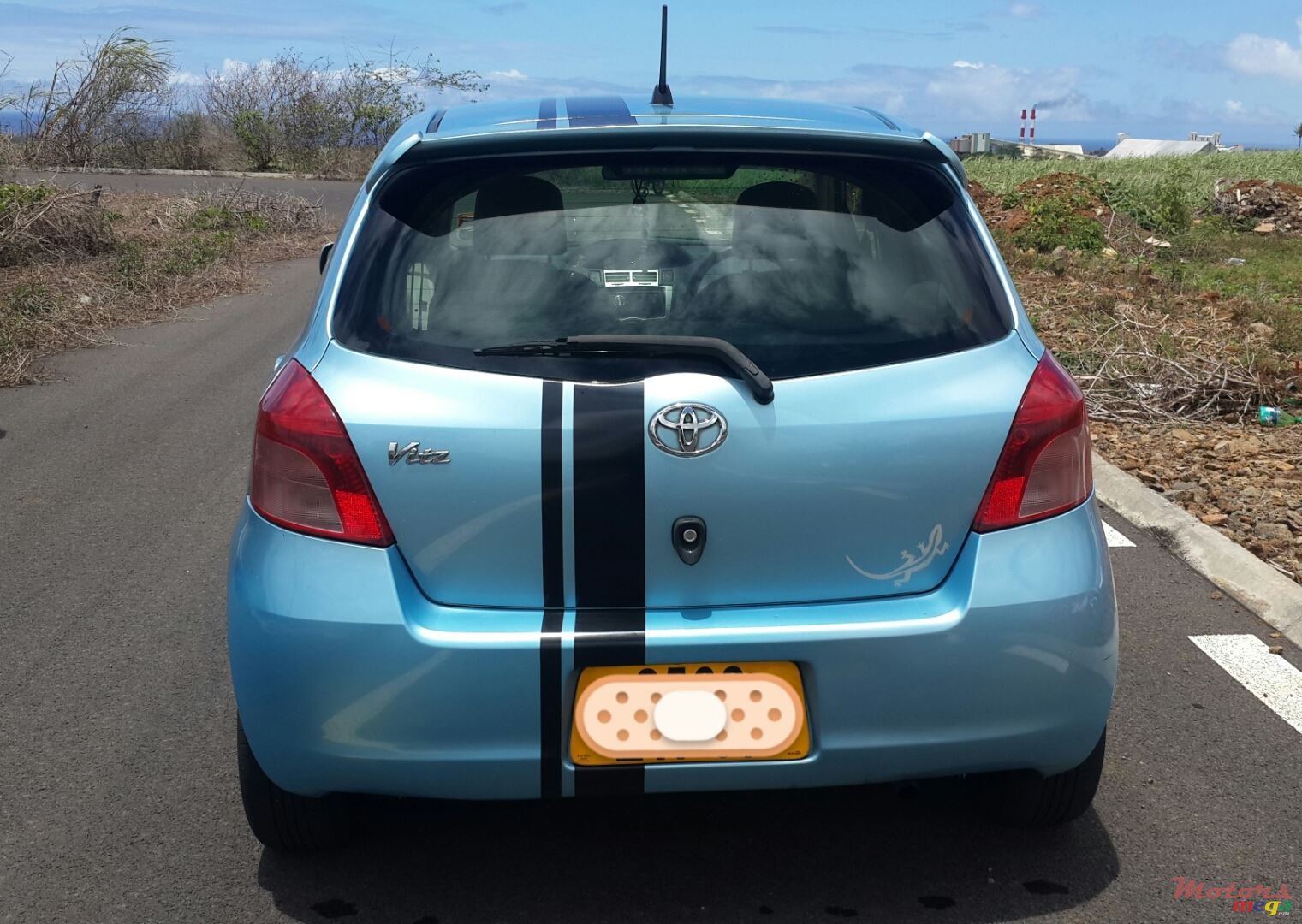 2007' Toyota Vitz photo #3