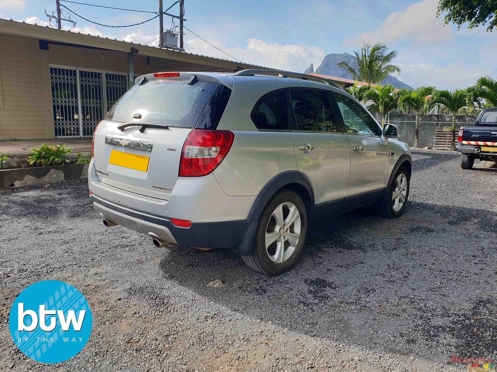 2011' Chevrolet Captiva photo #3