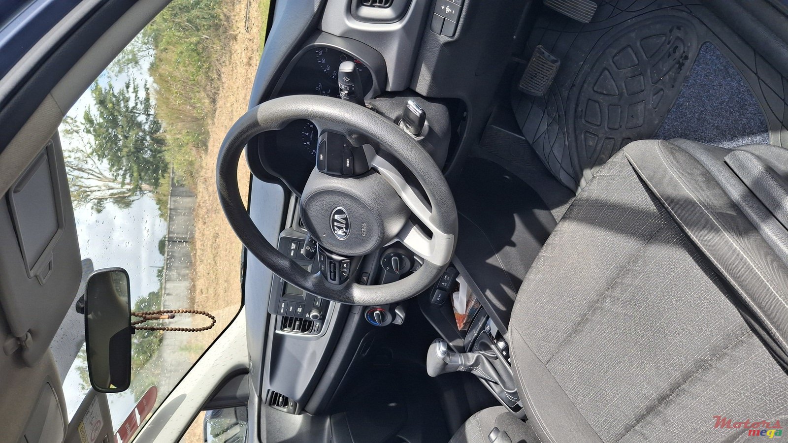 2018' Kia Rio photo #5