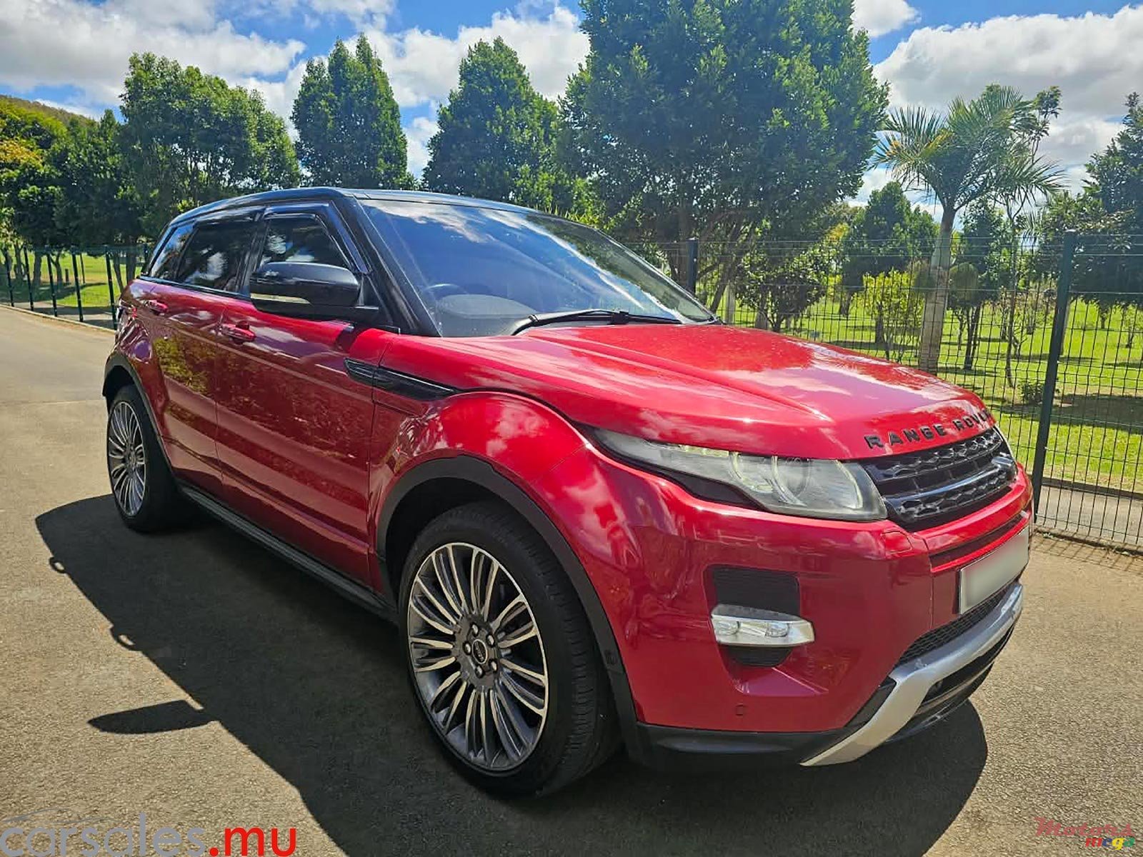 2012' Land Rover Range Rover Evoque Si4 2.0 photo #2