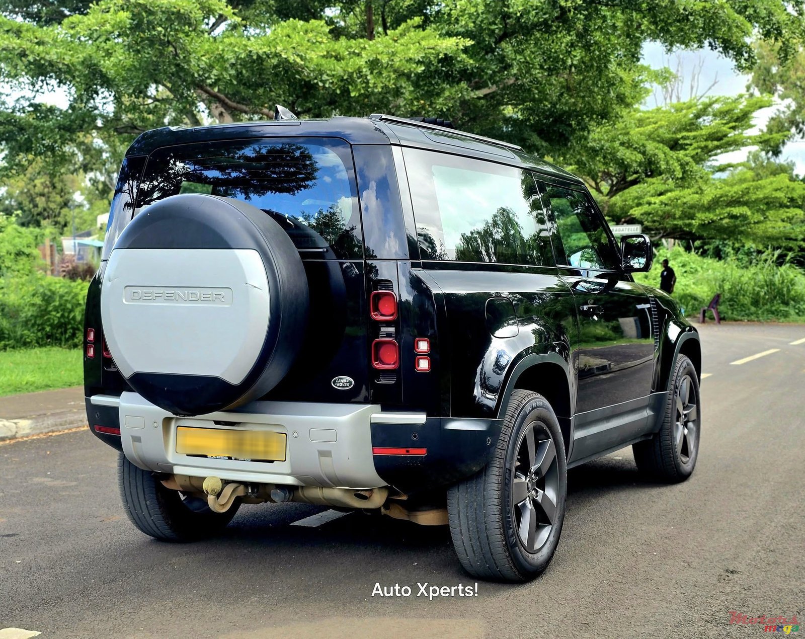 2021' Land Rover Defender photo #3