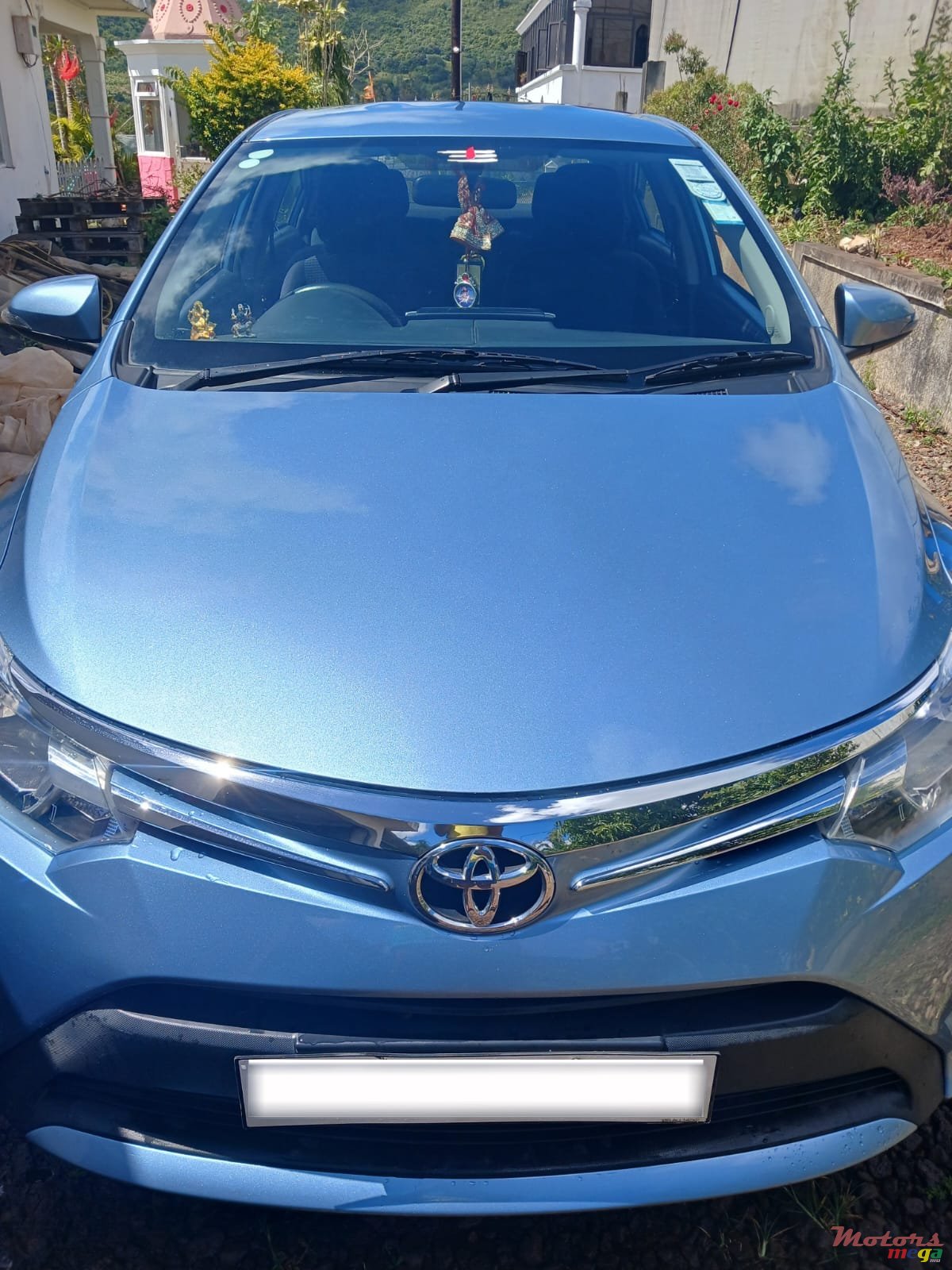 2017' Toyota Yaris photo #3