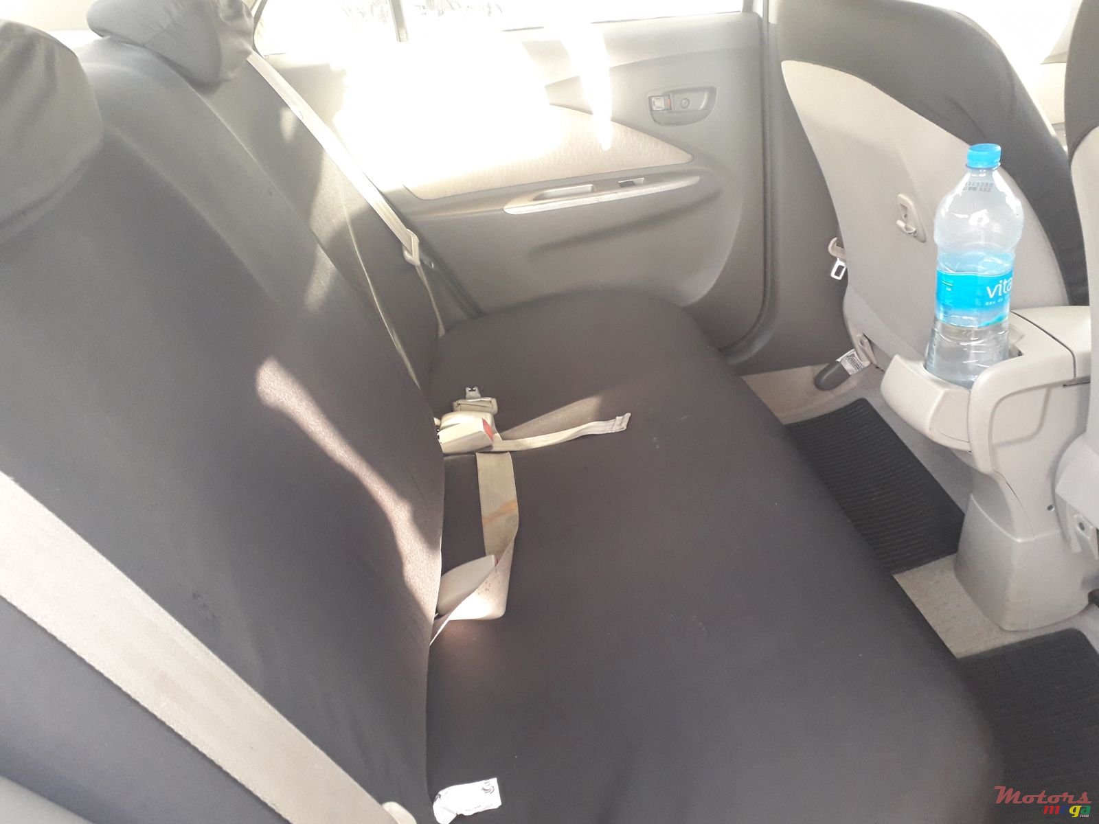 2009' Toyota Belta automatic photo #4