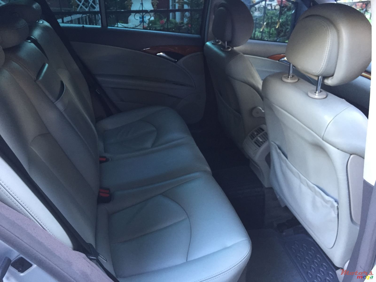 2008' Mercedes-Benz E-Class photo #7