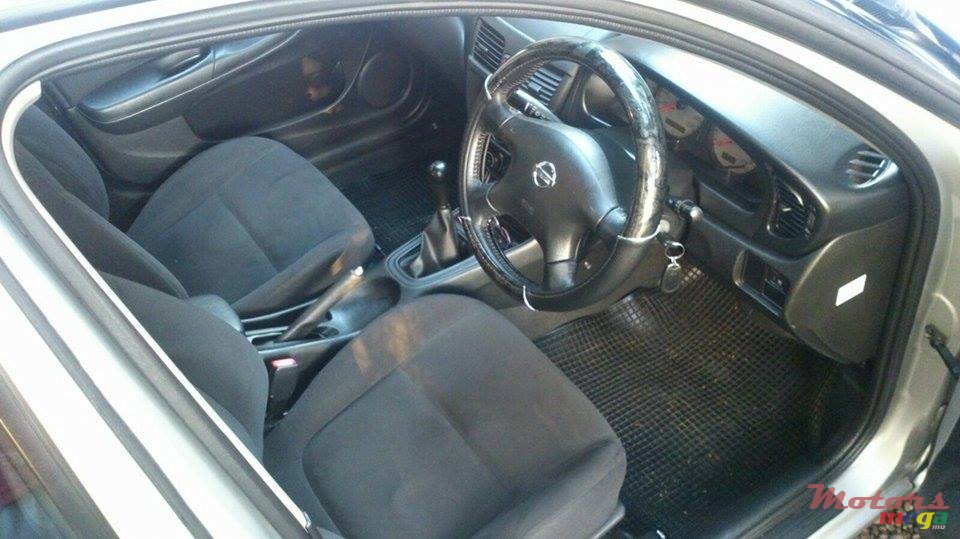 2011' Nissan Sunny photo #3