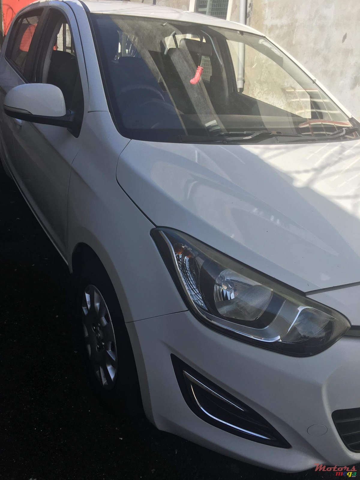 2014' Hyundai i20 Full-option photo #1