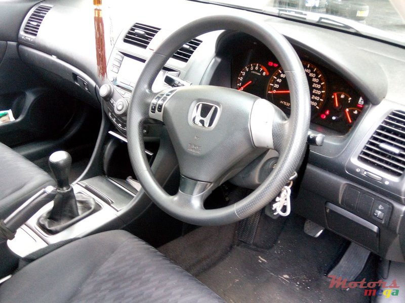 2004' Honda Accord photo #2