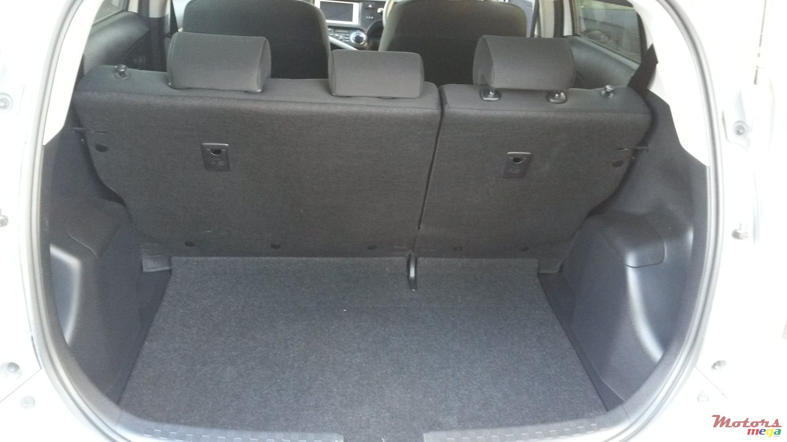 2014' Toyota Prius c Aqua photo #5