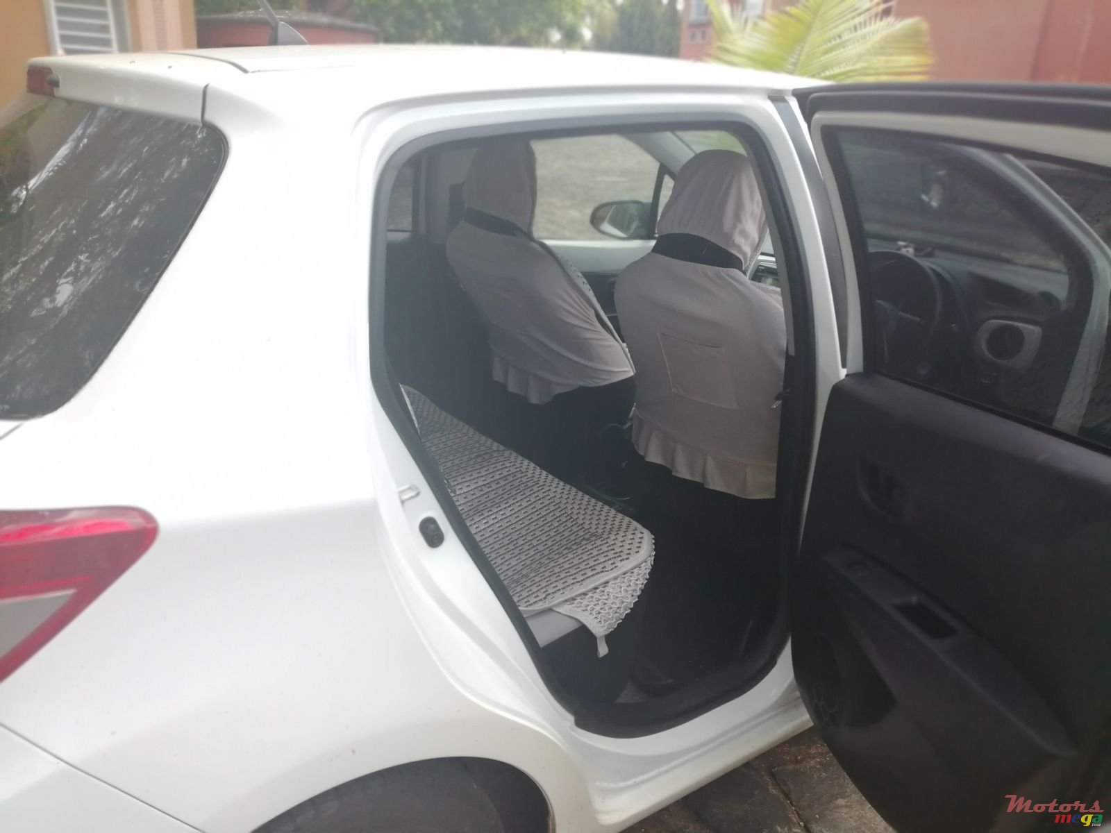 2013' Toyota Vitz photo #6