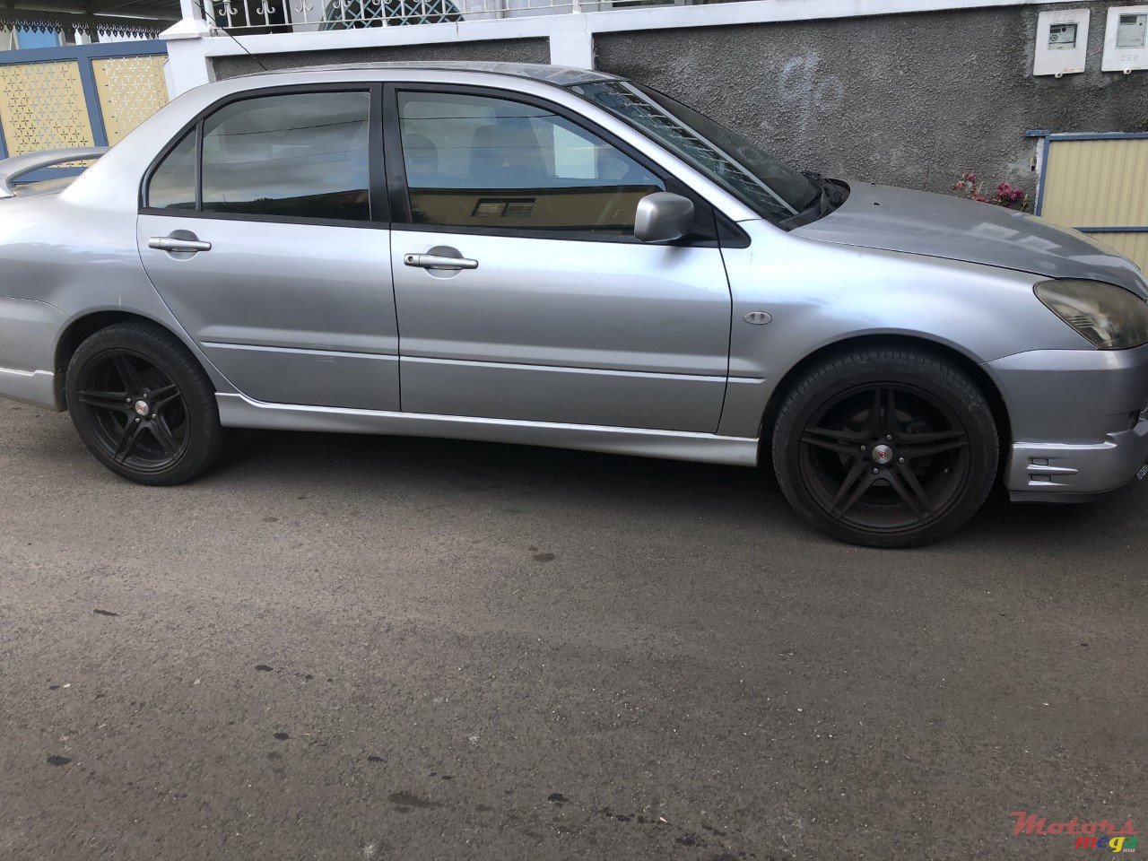 2006' Mitsubishi Lancer photo #3