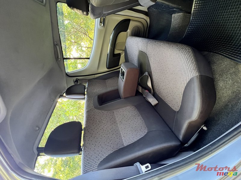 2014' Mitsubishi L200 photo #7