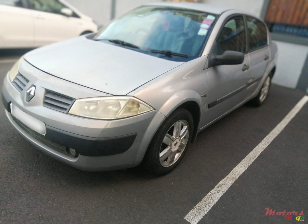2004' Renault photo #4