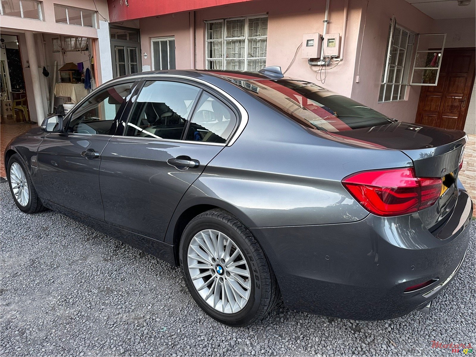 2018' BMW 3 Series Sedan Luxury Model photo #5