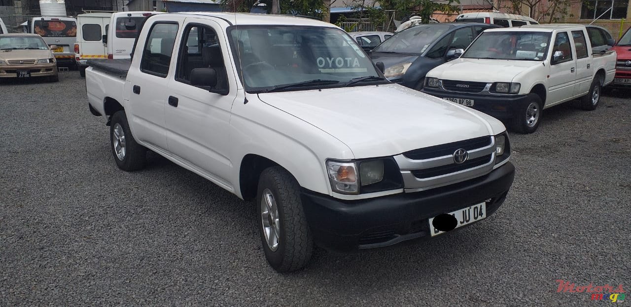 2004' Toyota Hilux photo #1