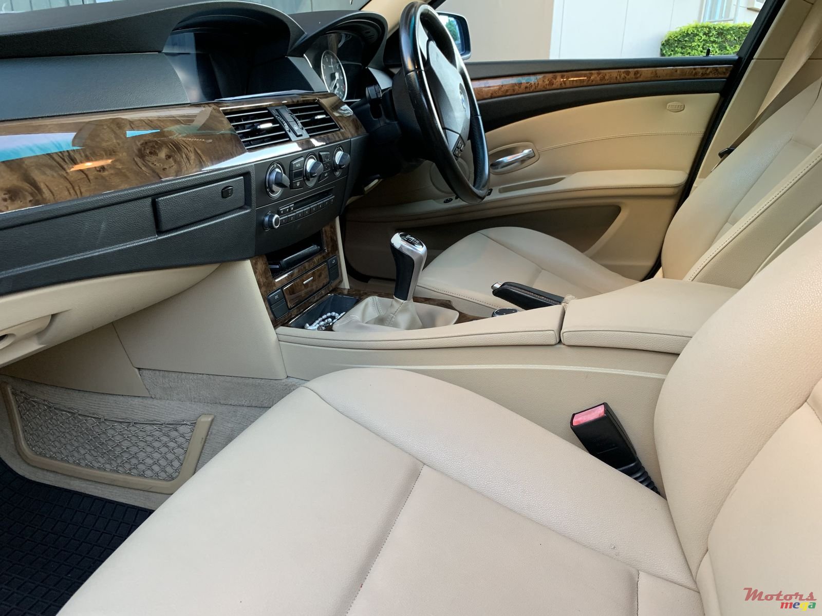 2008' BMW 5 Series 520i photo #5