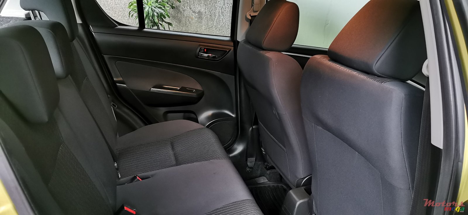 2015' Suzuki Swift photo #4