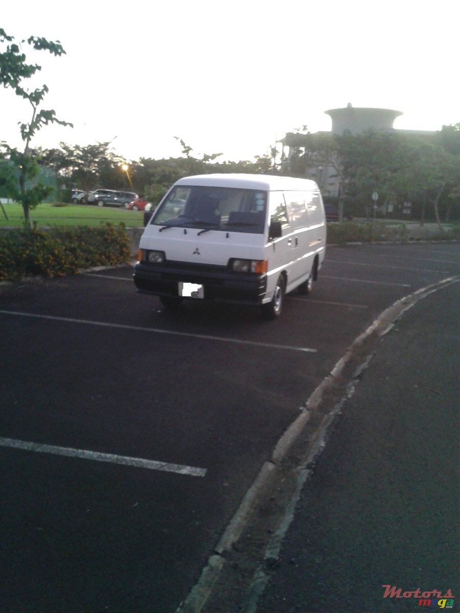 2002' Mitsubishi L300 photo #3