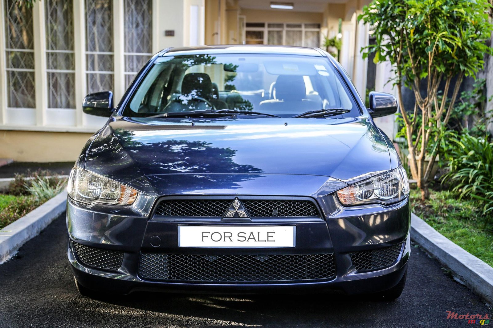 2011' Mitsubishi Lancer Evolution photo #2