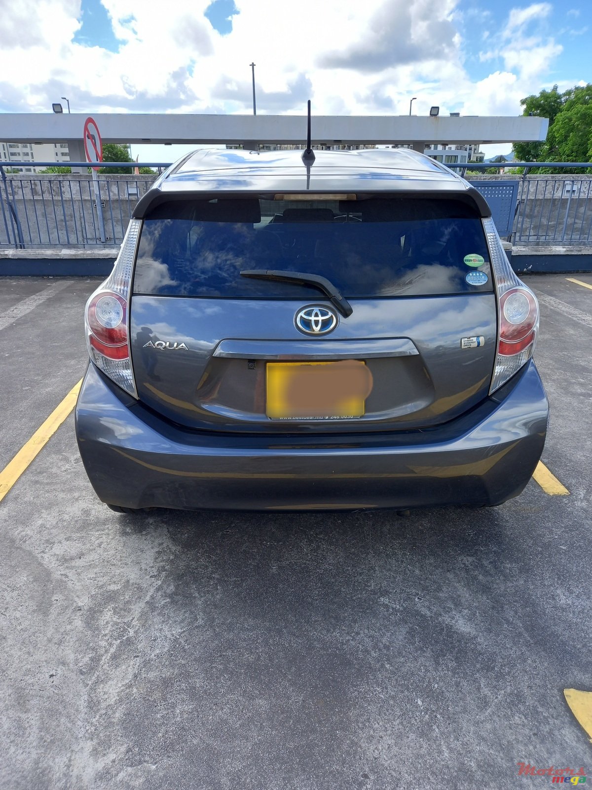 2012' Toyota Aqua photo #6