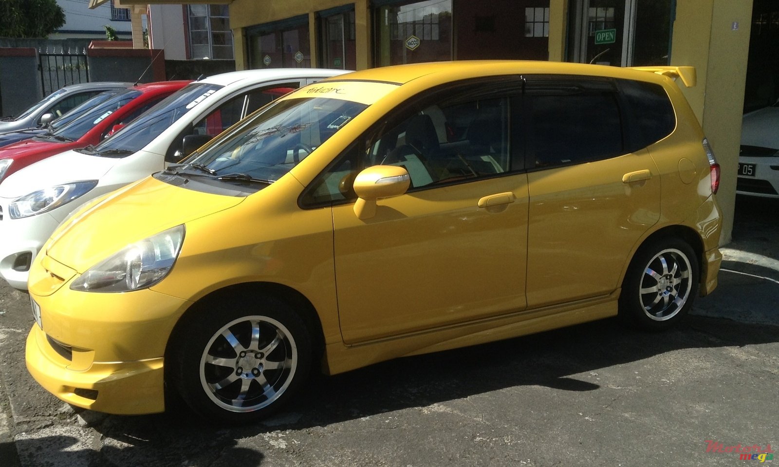 2005' Honda Fit photo #2