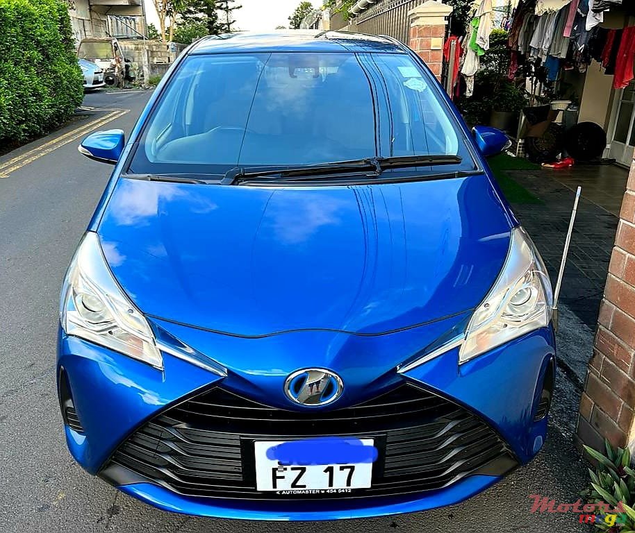 2017' Toyota Vitz Hybrid photo #2