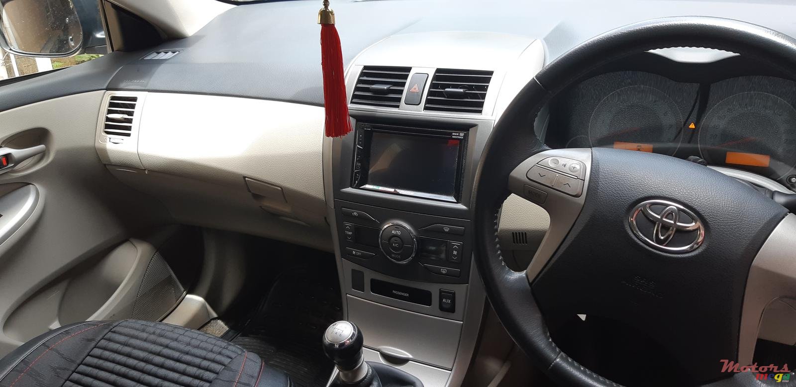 2013' Toyota Corolla photo #2