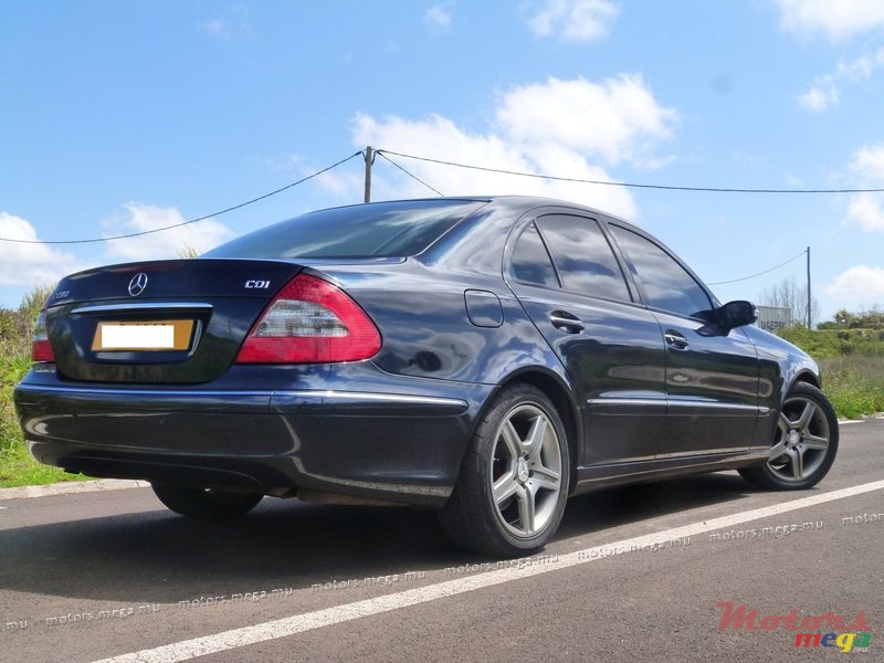 2004' Mercedes-Benz E-Class E270 photo #3