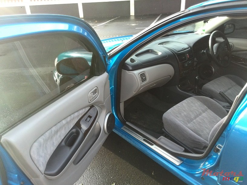 2001' Nissan Sunny photo #6