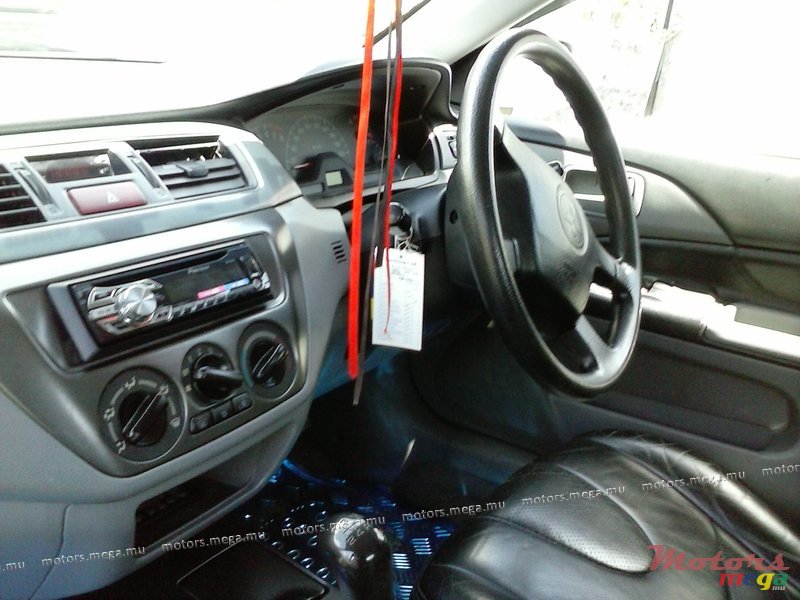 2003' Mitsubishi Lancer GLX photo #3