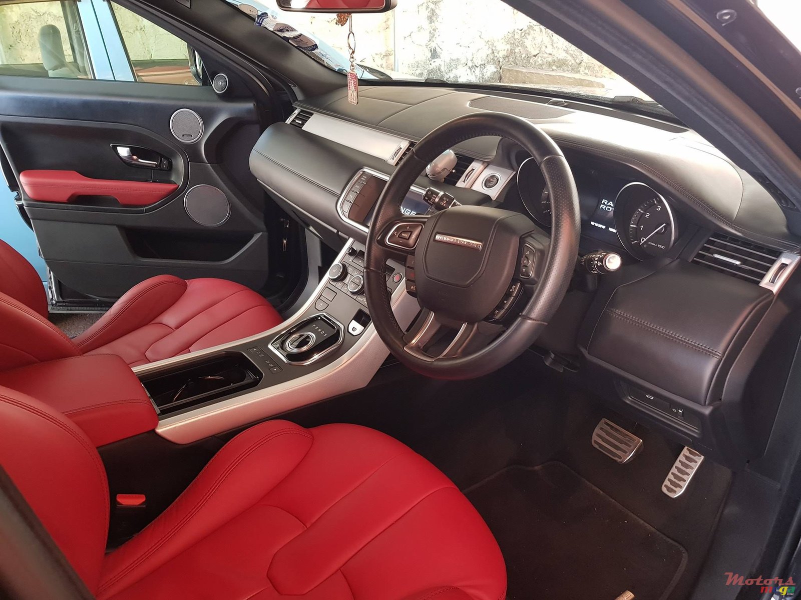 2013' Land Rover Range Rover Evoque photo #4