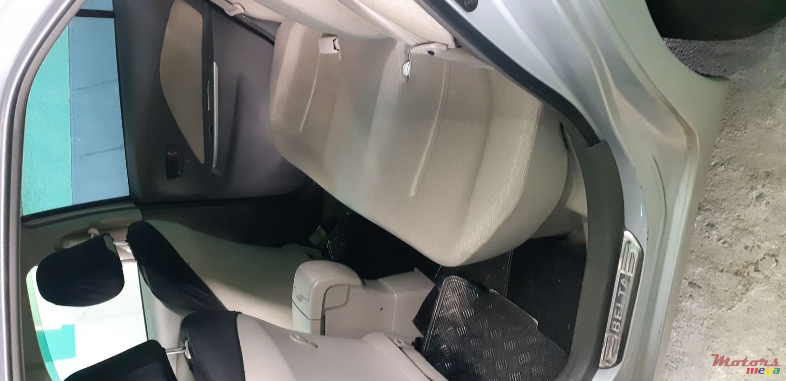 2010' Toyota Yaris photo #3