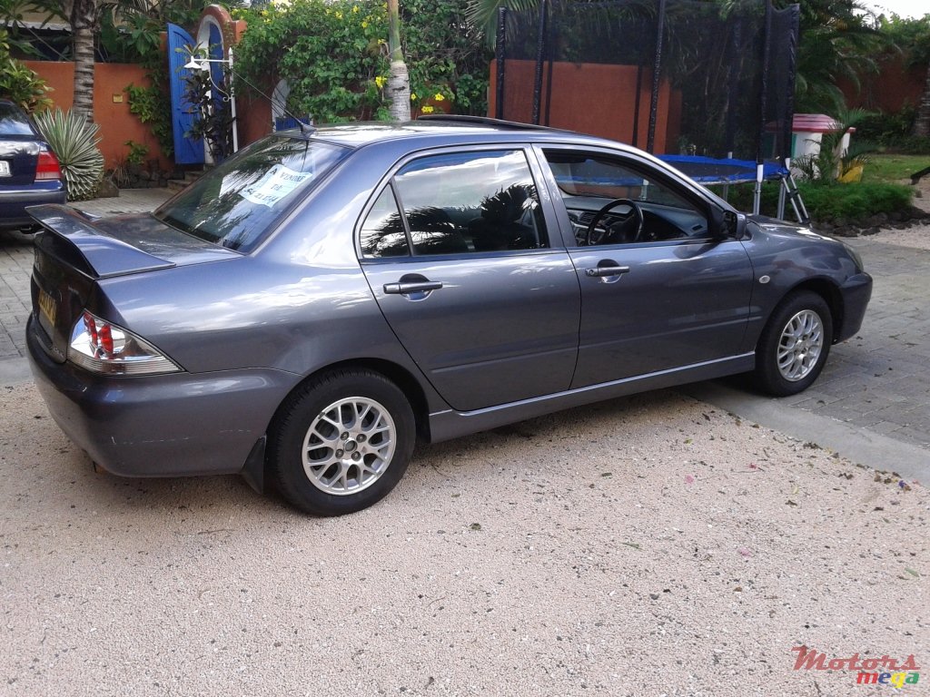 2009' Mitsubishi Lancer GLX photo #1