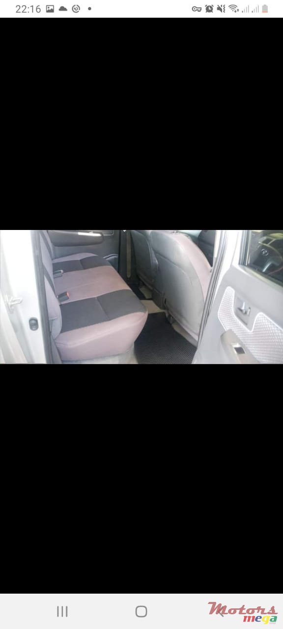 2012' Toyota Hilux photo #1