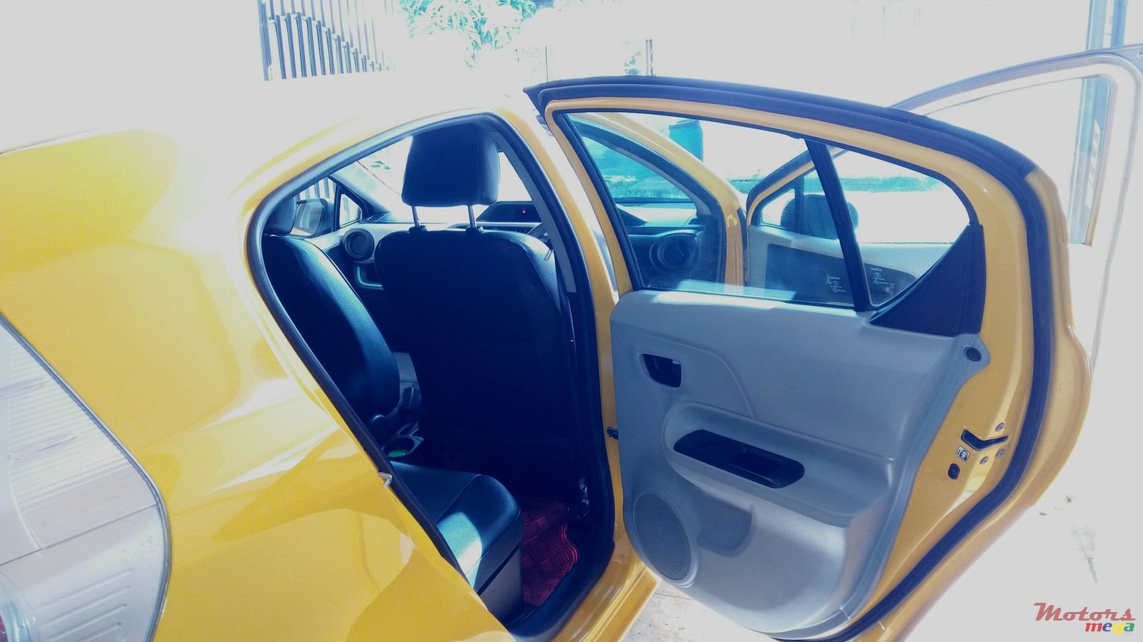 2012' Toyota Aqua two year warranty on battery photo #1