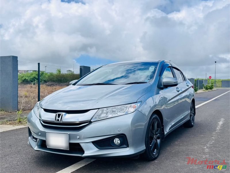 2016' Honda Grace photo #1