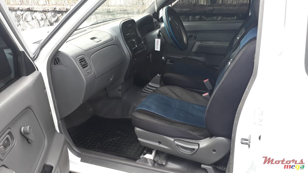 2010' Nissan Navara Japan photo #4