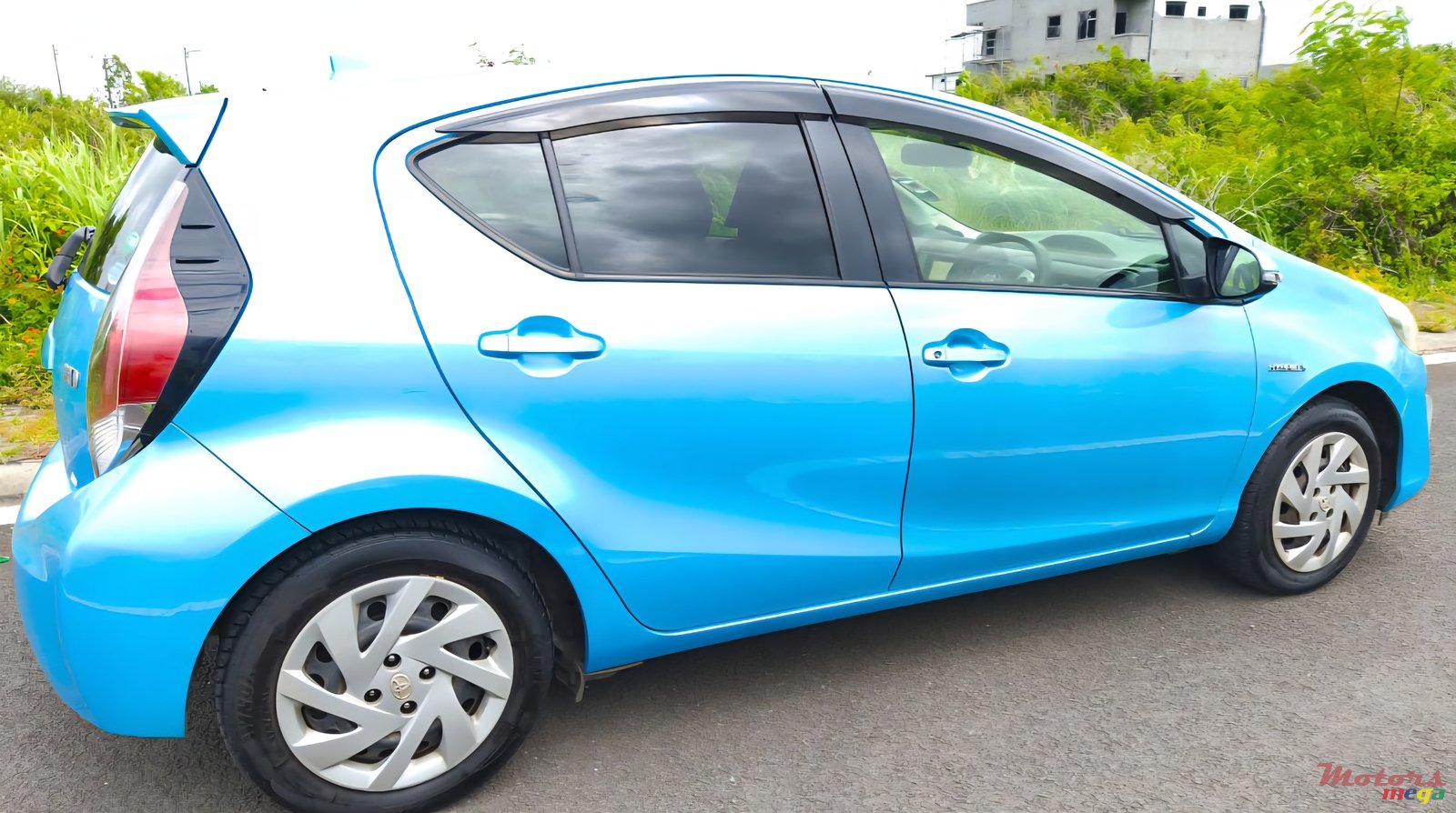 2015' Toyota Aqua photo #3