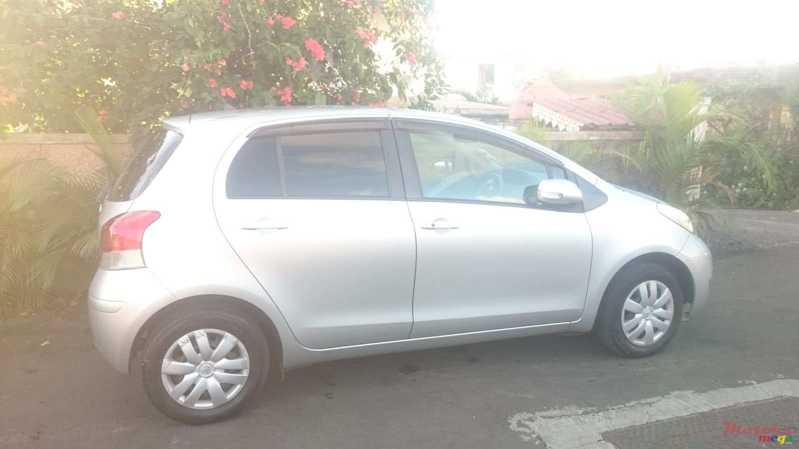 2011' Toyota Vitz 1300cc photo #7